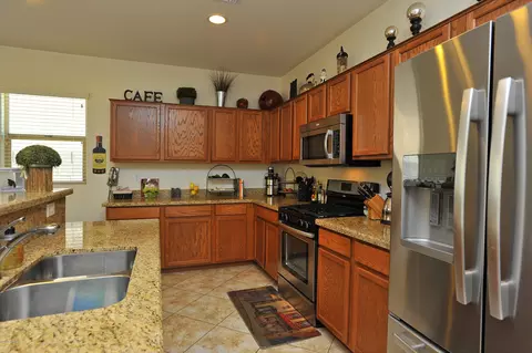 3845 E Branham Ln, Phoenix, AZ 85042 photo 5