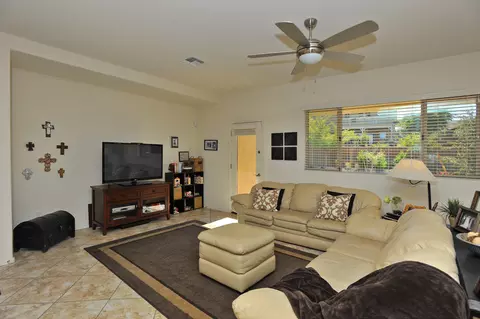 3845 E Branham Ln, Phoenix, AZ 85042 photo 11