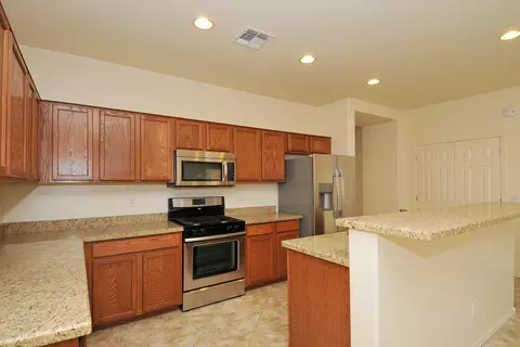 3845 E Branham Ln, Phoenix, AZ 85042 photo 6
