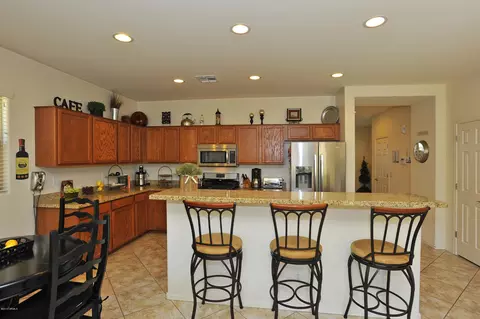 3845 E Branham Ln, Phoenix, AZ 85042 photo 8