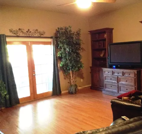 216 E Smoke Tree Rd, Gilbert, AZ 85296 photo 3