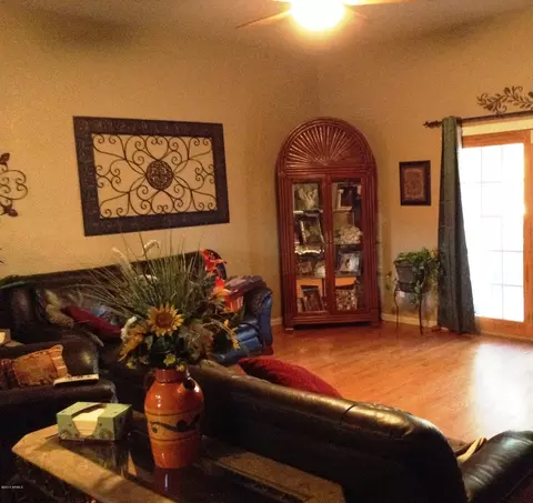 216 E Smoke Tree Rd, Gilbert, AZ 85296 photo 2