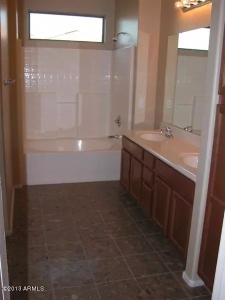 3085 S Lois Ln, Gilbert, AZ 85295 photo 9