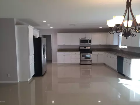 513 Ellis Dr, Tempe, AZ 85282 photo 2