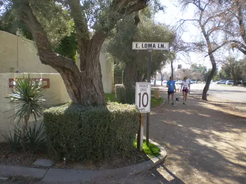 17 E Loma Ln, Phoenix, AZ 85020 photo 2
