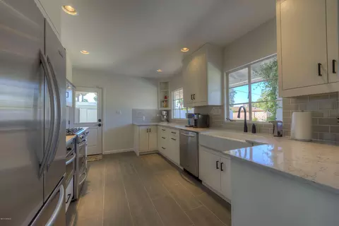 3013 N 55th Pl, Phoenix, AZ 85018 photo 2