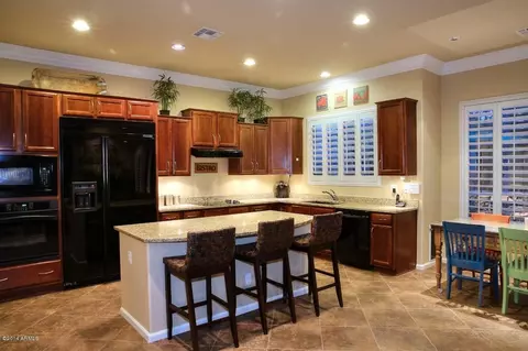 3809 E Patrick Ln, Phoenix, AZ 85050 photo 4
