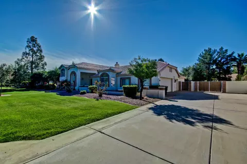 557 E Rawhide Ave, Gilbert, AZ 85296 photo 3