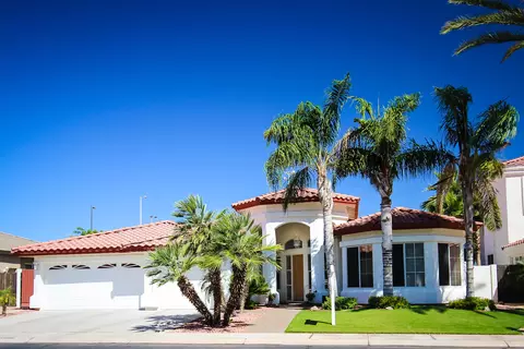 1452 W Laurel Ave, Gilbert, AZ 85233 photo 1