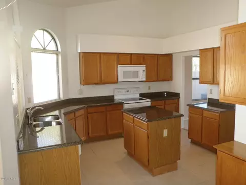 413 E Stonebridge Dr, Gilbert, AZ 85234 photo 3