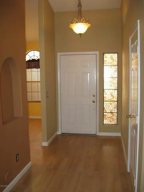 719 W Kyle Ct, Gilbert, AZ 85233 photo 2