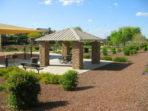 979 S Pheasant Dr, Gilbert, AZ 85296 photo 2