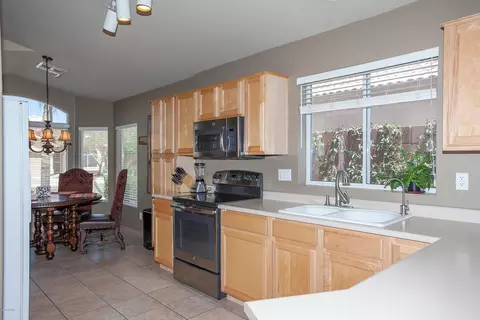 4253 E Wescott Dr, Phoenix, AZ 85050 photo 6
