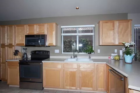 4253 E Wescott Dr, Phoenix, AZ 85050 photo 4