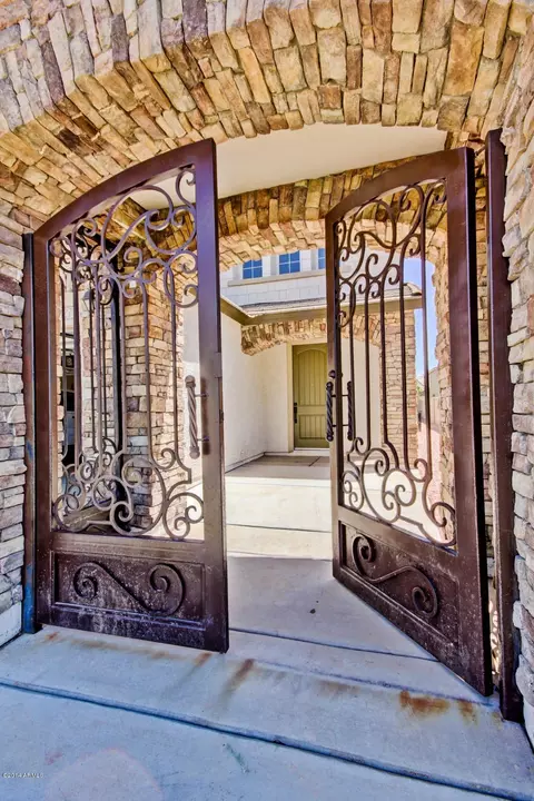 2327 E Grenadine Rd, Phoenix, AZ 85040 photo 5