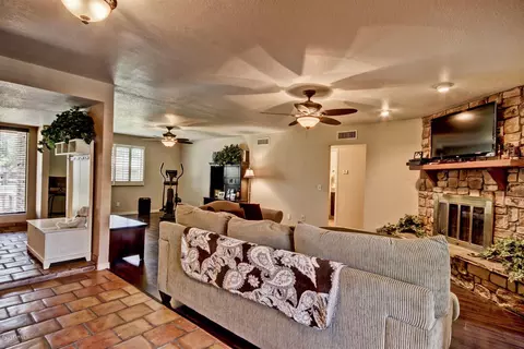643 E Kael Cir, Mesa, AZ 85203 photo 11