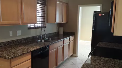 3951 E Becker Ln, Phoenix, AZ 85028 photo 9