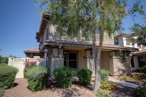 1069 S Deerfield Ln, Gilbert, AZ 85296 photo 4