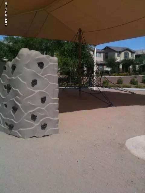 1069 S Deerfield Ln, Gilbert, AZ 85296 photo 3