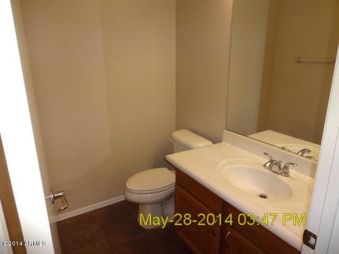 2004 S 66th Ln, Phoenix, AZ 85043 photo 4
