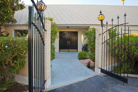 21 Biltmore Estates Dr, Phoenix, AZ 85016 photo 2