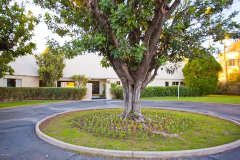 21 Biltmore Estates Dr, Phoenix, AZ 85016 photo 4