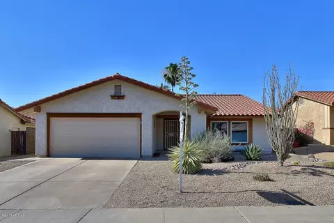 2132 E Gelding Dr, Phoenix, AZ 85022 photo 1