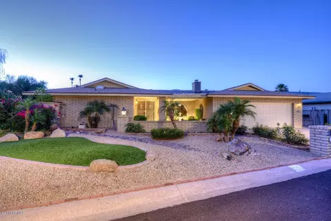 3138 E Las Rocas Dr, Phoenix, AZ 85028 photo 1
