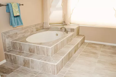 1047 S Capistrano Dr, Gilbert, AZ 85233 photo 17