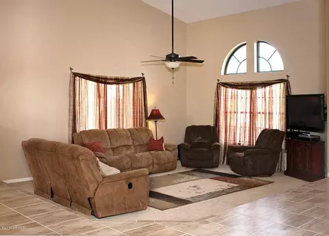 1047 S Capistrano Dr, Gilbert, AZ 85233 photo 2