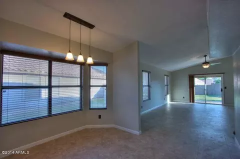 3913 E Graythorn St, Phoenix, AZ 85044 photo 5