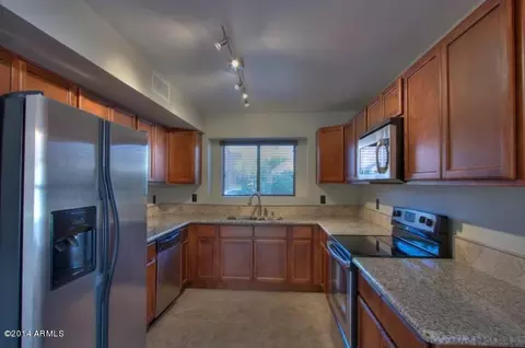 3913 E Graythorn St, Phoenix, AZ 85044 photo 7