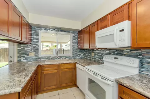 923 E Manhatton Dr, Tempe, AZ 85282 photo 4