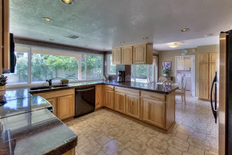 4443 E Ludlow Dr, Phoenix, AZ 85032 photo 5