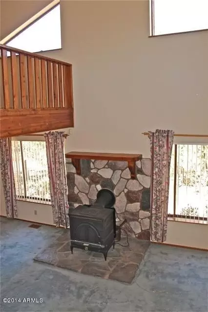 3368 Apache Dr, Overgaard, AZ 85933 photo 4