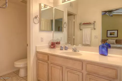 4705 E Abraham Ln, Phoenix, AZ 85050 photo 13
