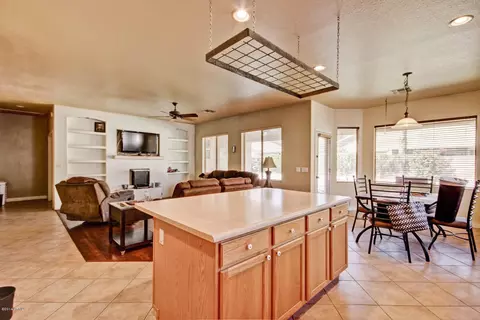 962 E Devon Dr, Gilbert, AZ 85296 photo 4