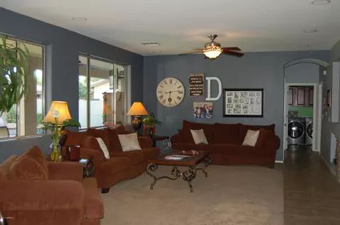 589 E Mary Ct, Gilbert, AZ 85295 photo 3