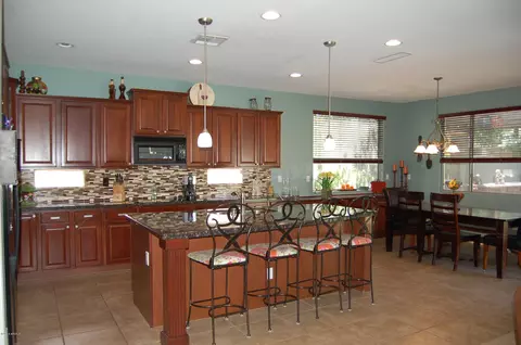 589 E Mary Ct, Gilbert, AZ 85295 photo 2