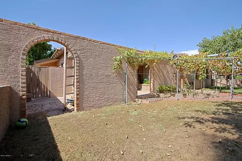 2416 E Clarendon Ave, Phoenix, AZ 85016 photo 3