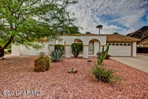 2235 E Sunnyside Dr, Phoenix, AZ 85028 photo 1