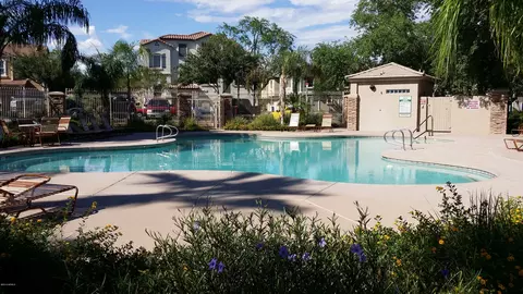 1390 S Pheasant Dr, Gilbert, AZ 85296 photo 2
