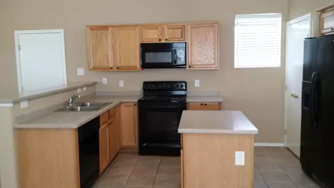 1390 S Pheasant Dr, Gilbert, AZ 85296 photo 4