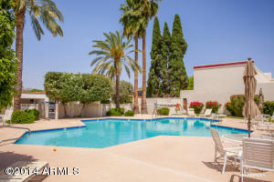 2524 E Crittenden Ln, Phoenix, AZ 85016 photo 2