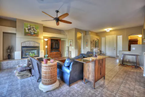 4365 E Lariat Ln, Phoenix, AZ 85050 photo 7