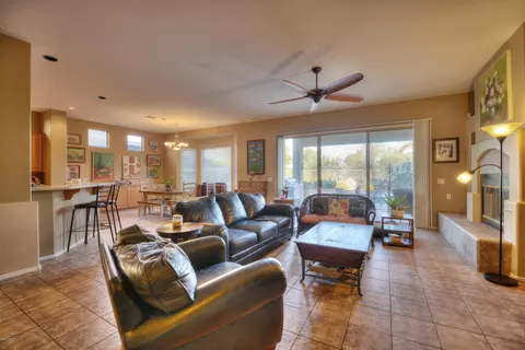 4365 E Lariat Ln, Phoenix, AZ 85050 photo 5