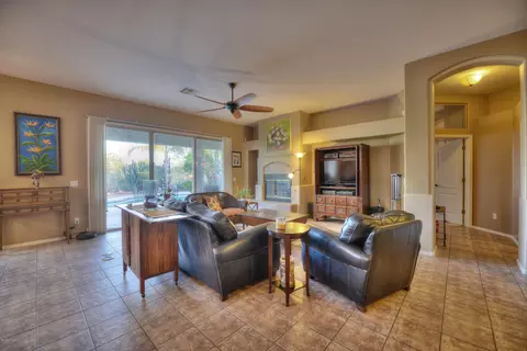 4365 E Lariat Ln, Phoenix, AZ 85050 photo 6