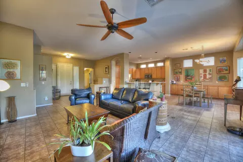 4365 E Lariat Ln, Phoenix, AZ 85050 photo 8