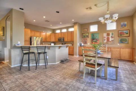 4365 E Lariat Ln, Phoenix, AZ 85050 photo 9