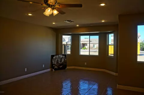 7423 W Wolf St, Phoenix, AZ 85033 photo 2